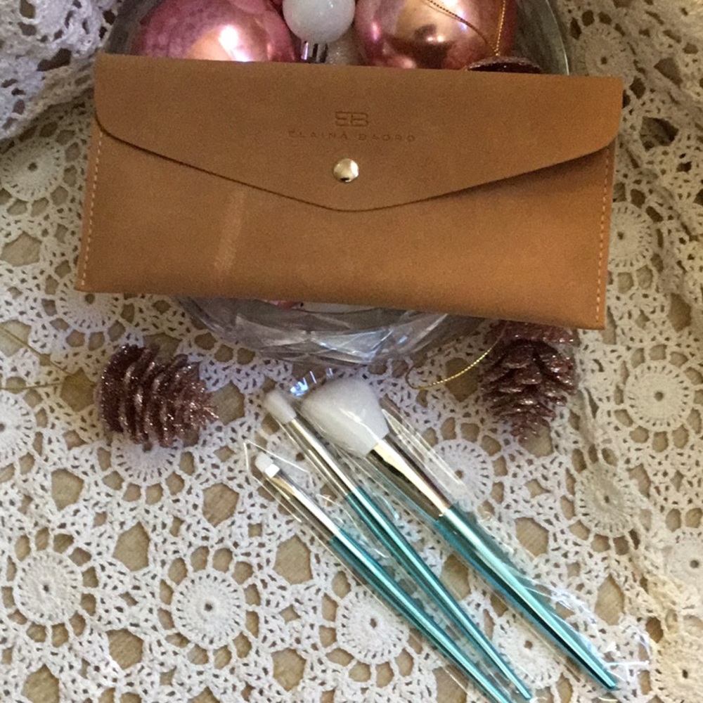 ELAINA BADROW makeup brushes set of 3, NEW!